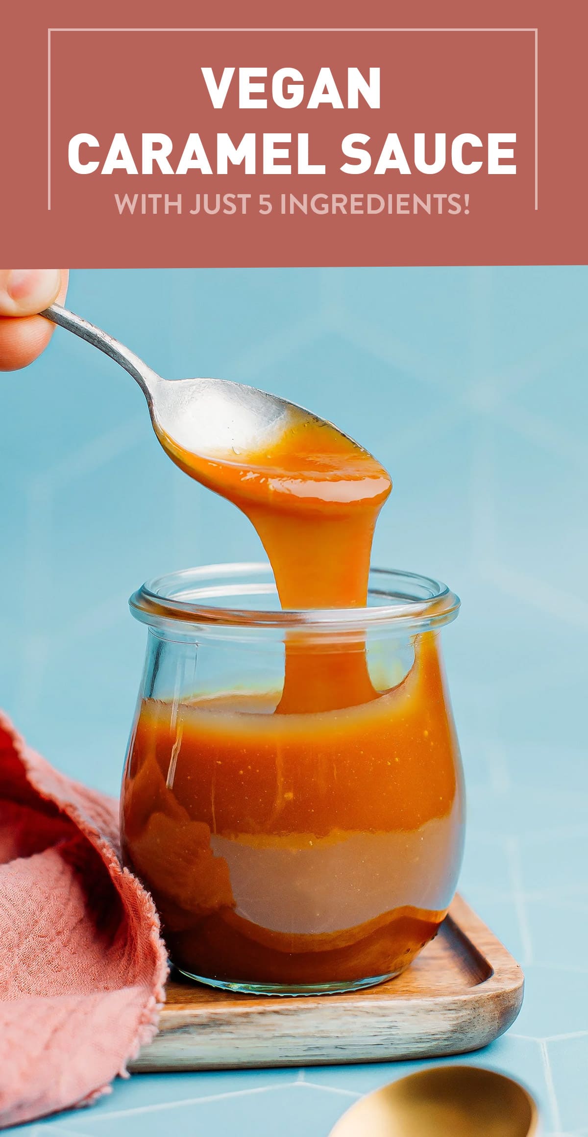 Learn how to make vegan salted caramel sauce at home, from scratch, with just 5 ingredients! Drizzle on pancakes, crêpes, ice cream, oatmeal, or stir in coffee, hot chocolate, or baked goods! It's smooth, rich, and so delicious! #caramel #vegan