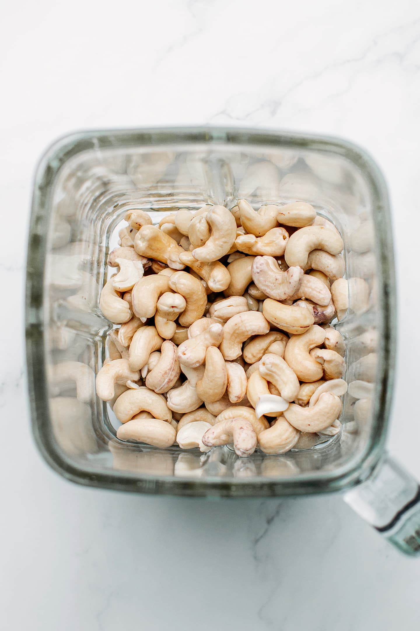 Soaked cashews in a blender.